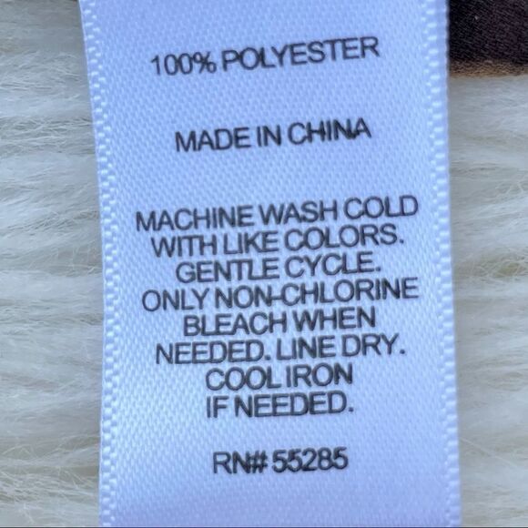 𝅺Express Leopard Sleeveless Blouse - Picture 10 of 10